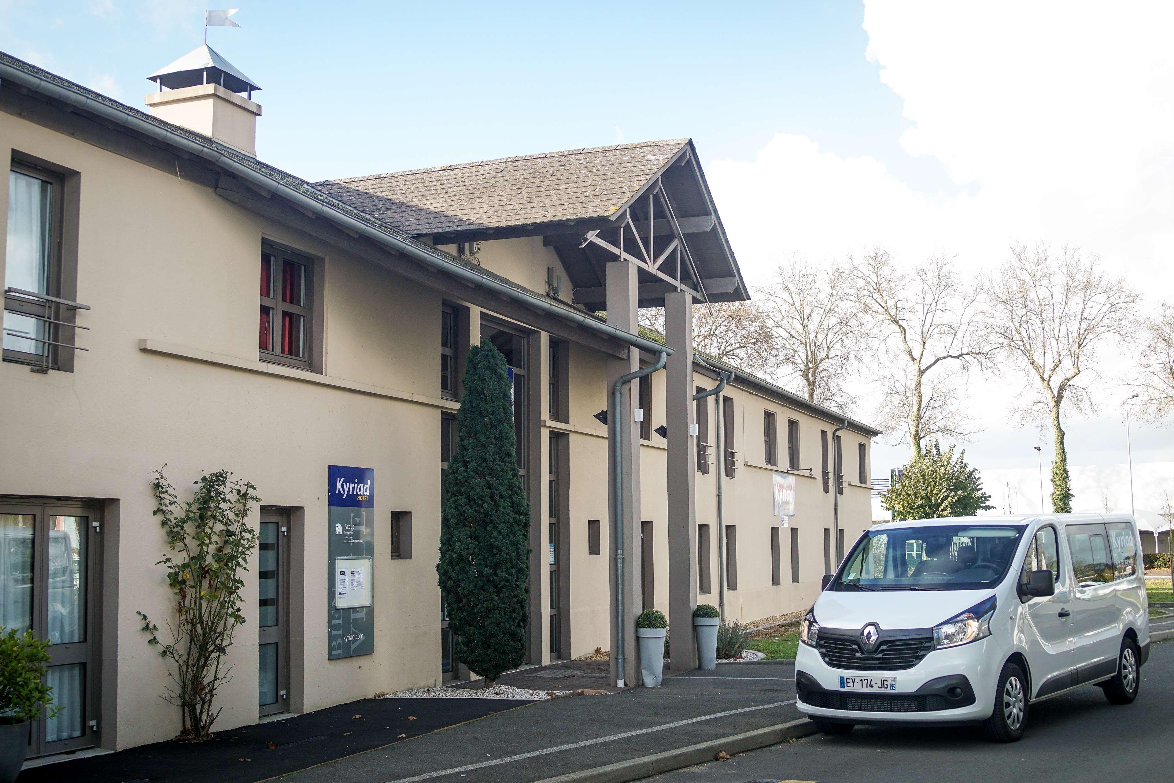 Kyriad Hotel La Fleche Exterior photo